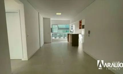 Apartamento com 02 suítes para alugar em navegantes