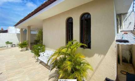 ibeda - Casa em Ponta Negra próximo ao Praia Shopping. Sala ampla, 4 suítes, 5 v