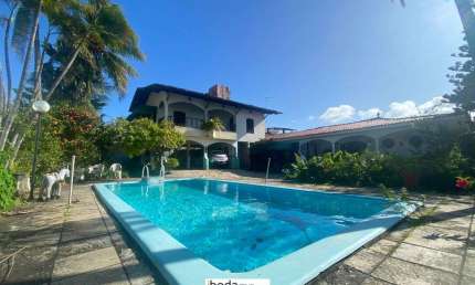 Casa com piscina em Natal/RN poucos metros da Praia do Forte - 4 suítes, 6 vagas
