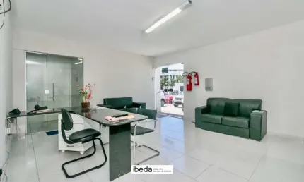 Prédio comercial em Lagoa Nova, 11 salas, 3 banheiros e 1 copa, 242m²