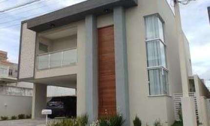 Casa à venda no condomínio Novo Leblon . Sala ampla, 3 suítes, piscina e gourmet