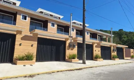 Casa com 2 quartos à venda na Avenida Jardel Filho, Jardim Atlântico Leste (Itaipuaçu), Maricá por R$ 550.000