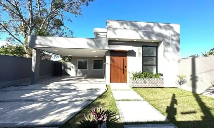 Casa com 3 quartos à venda na Rua Quarenta e Seis, Jardim Atlântico Central (Itaipuaçu), Maricá por R$ 740.000