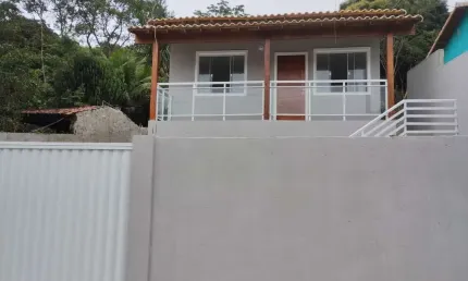 Casa com 2 quartos à venda na Rua Um, Jacaroá, Maricá por R$ 360.000