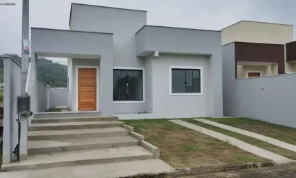 Casa em condomínio fechado com 2 quartos à venda na Estrada Henfil, 414, Pindobas, Maricá por R$ 385.000