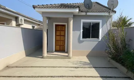 Casa com 2 quartos à venda na Rua Oitenta e Cinco, Jardim Atlântico Leste (Itaipuaçu), Maricá, 95 m2 por R$ 480.000