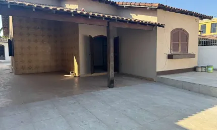 Casa com 3 quartos à venda na Rua Antônio Carlos Guedes, 46, Centro (Manilha), Itaboraí por R$ 410.000