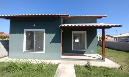 Casa em condomínio fechado com 2 quartos à venda na Rua Raul Alfredo de Andrade, Caxito, Maricá, 110 m2 por R$ 495.000
