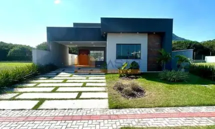 Casa em condomínio fechado com 3 quartos à venda na Rodovia Ernani do Amaral Peixoto, Inoã, Maricá, 155 m2 por R$ 820.000