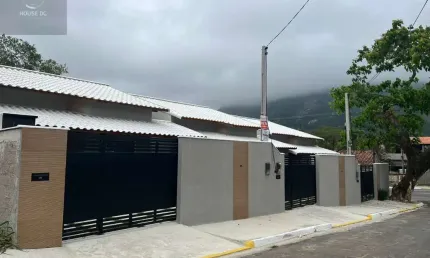 Casa com 2 quartos à venda na rua vinte e quatro, manu manuela, maricá, 70 m2 por r$ 340.000