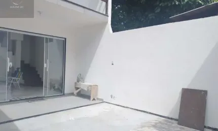 Casa com 2 quartos à venda na Rua Uberaba, 291, Trindade, São Gonçalo, 70 m2 por R$ 289.000