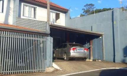 Sobrado para Venda em Curitiba, Xaxim, 3 dormitórios, 1 suíte, 3 banheiros, 3 vagas
