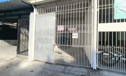 Aluga-se sobrado  localizado no bairro galo branco, são josé dos campos, são paulo