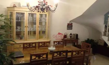 Residência de 3 Dormitórios em Cotia, SP - Condomínio com Piscina e Salão de Festas: Viva o Conforto!