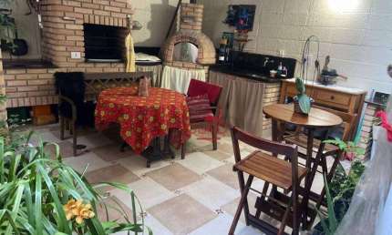 Casa à Venda em Cotia, SP - Condomínio Village Wimbledon - Jardim Passárgada I: Descubra o Conforto e Segurança a 500 metros da Raposo Tavares