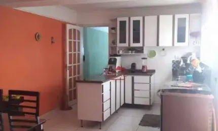 Espaçosa Casa à Venda com 5 Quartos e Escritório em Osasco, Cidade das Flores