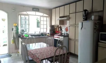Sobrado com 3 dorms, 2 vagas cobertas e edícula - Osasco