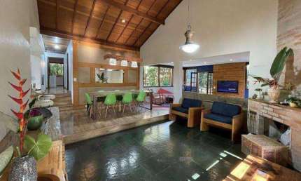Casa Rústica com 4 Quartos, Piscina e Lareira à Venda no Condomínio Villas do Sol Fazendinha – Carapicuíba/SP