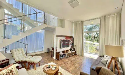 Linda Casa com Espaço Gourmet e Vista para a Natureza em Condomínio Fechado - Cotia/SP