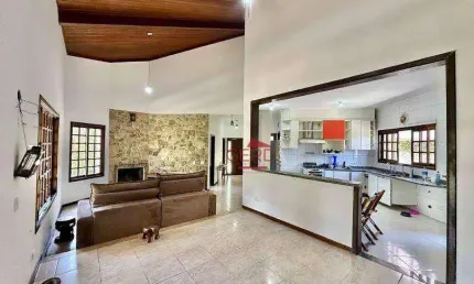 Casa 80% térrea no Condomínio Vila Velha – 3 suítes, 8 vagas, lote 1.546m² plano – Carapicuíba/SP