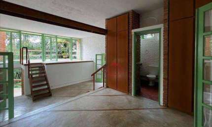 •	Viva na Floresta com Conforto e Design! Chácara Autoral com Loft, Estúdio e Lago