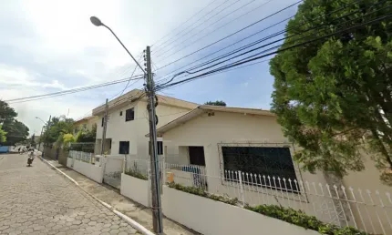 Sobrado a Venda com 3 dormitórios + Casa com 2 dormitórios