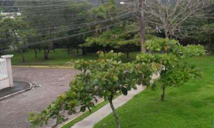 Casa em Condomínio, com 3 dormitórios, sendo 1 suíte.
