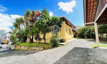 Casa comercial à venda no Victor Konder, Blumenau  por R$ 850.000
