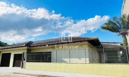 Casa com 3 quartos à venda no Belchior Alto, Gaspar , 321 m2 por R$ 970.000