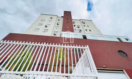Apartamento com 2 quartos para alugar em Água Verde, Blumenau , 68 m2 por R$ 1.800