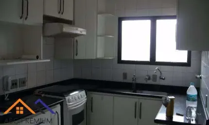 Apto próximo ao centro, 2 dormitórios, 1 vaga, armários!