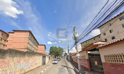 Apartamento a venda em último andar na Cohab 5 em Carapicuíba, 2 quartos, vaga coberta e boa ventilação natural