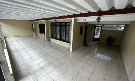 Casa à venda em Osasco-SP: 3 Quartos, 2 Banheiros, 4 Vagas de Garagem. 199,90 m² de área. Agende sua visita hoje!