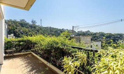 Em rua sem saída, com verde exuberante e cheia de modernidade - valville 2
