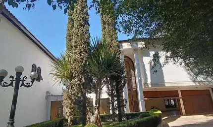 Luxuosa Mansão de Condomínio à Venda em Barueri-SP, Residencial Tamboré: 5 Quartos, 5 Suítes, 3 Salas, 8 Banheiros, 9 Vagas, 1.557m²!