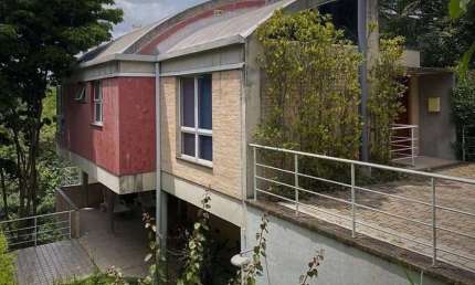 Casa em Cotia - Condomínio Palos Verdes - 3 Quartos, 1 suíte + escritório - Contemporânea