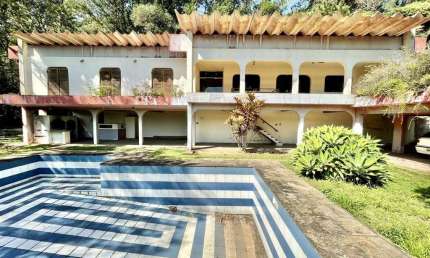 Imperdível casa à venda em Cotia-SP, Jardim Colibri: 4 quartos, 2 suítes, 4 banheiros, 6 vagas de garagem, 700m². Aproveite!