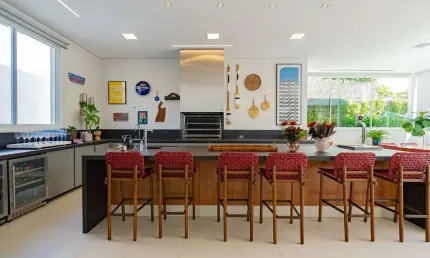Casa a venda, com proposta sustentável, em Alphaville 1 Um, com assinatura de grife e 5 quartos