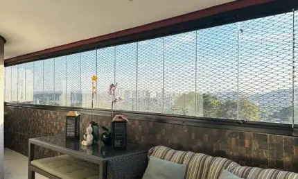 A sua vista livre na Avenida Cauaxi, com 4 quartos, churrasqueira na saca, na melhor esquina de Alphaville