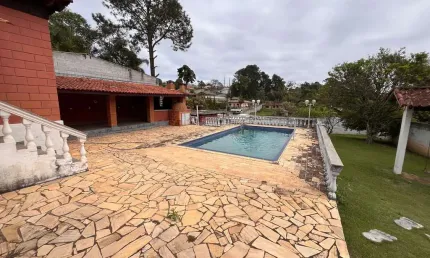 Casa de Condomínio à Venda em Cotia-SP: Oportunidade única no Bairro Chácara Rincão! 3 quartos, 1 suíte, 3 banheiros, 6 vagas de garagem.