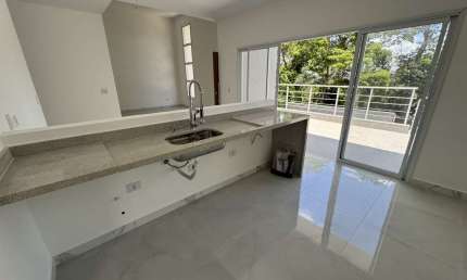 Casa de Condomínio de Alto Padrão à Venda em Cotia-SP, Parque Rizzo - 3 Quartos, 1 Suíte, 3 Banheiros, 4 Vagas, 104m².