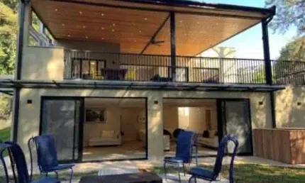 Casa de Condomínio de Luxo em Atibaia-SP: 6 quartos, 6 suítes, 3 salas, 8 banheiros, 6 vagas de garagem, 405m² de área. Venda ou locação.