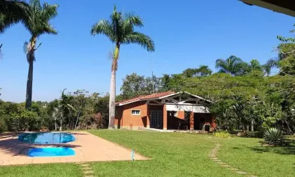 Incrível Sítio em Jarinu-SP: 3 Suítes, 8 Vagas, 500m² de Área, Lazer Completo. Agende sua Visita!