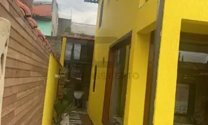 Casa a venda ou permuta em condomínio caucaia do alto 1, com piscina, sobrado com 3 quartos, piscina aquecida, e área gourmet com churrasqueira e forn