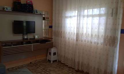 Casa térrea com otimo acabamento, com quintal grande