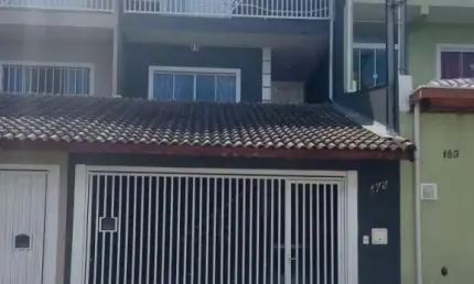 Sobrado à Venda - 125 m² de Terreno e 80 m² de Construção - Rua Sem Saída