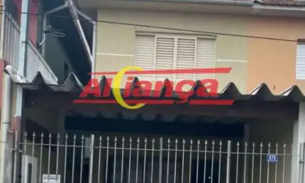 Sobrado com 3 dormitórios, sala de estar e sala de jantar,