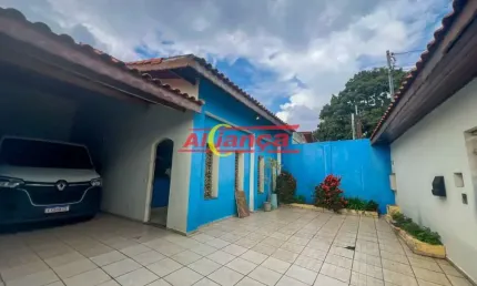 Casa Térrea no Jardim Cumbica com 250 m², 4 dormitórios, sendo 1 suíte, 4 vagas