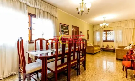 Sobrado de 260m² com 4 dormitórios na Vila Nova Mazzei