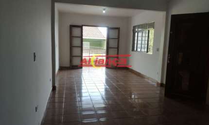 Sobrado com 02 Dormitórios, 02 Sacadas, Sala, Cozinha, Banheiro, 02 Vagas de Garagem (podendo caber